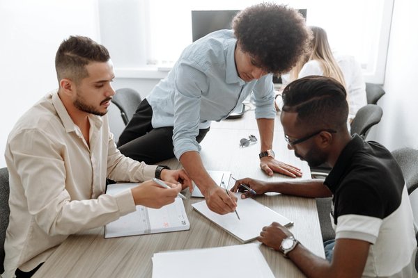 Stimuler l'Esprit d'Équipe par une Communication Interne Efficace: Conseils et Stratégies